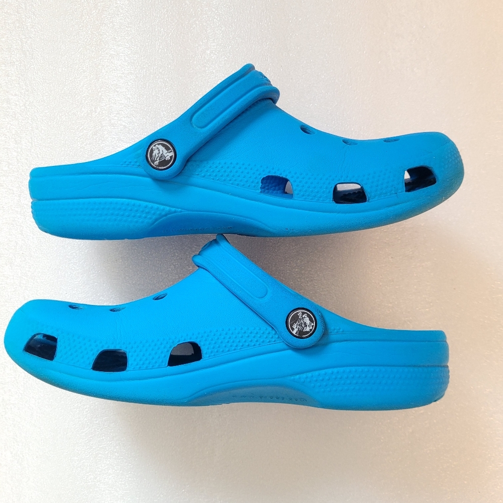 Crocs Classic Clog Bright Blue Size 7/8 (Free With $50.00 Purchase) - Picture 5 of 13